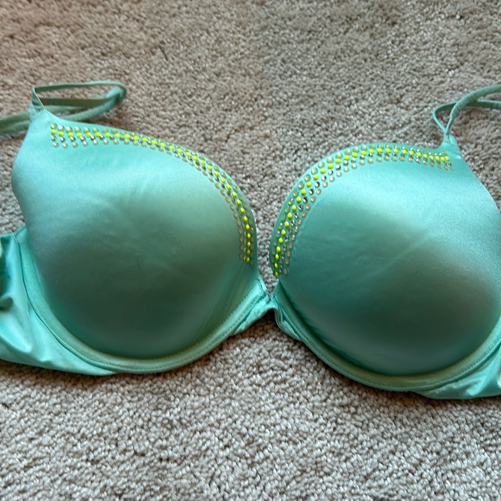 Victoria’s Secret very sexy push-up bra size 34D